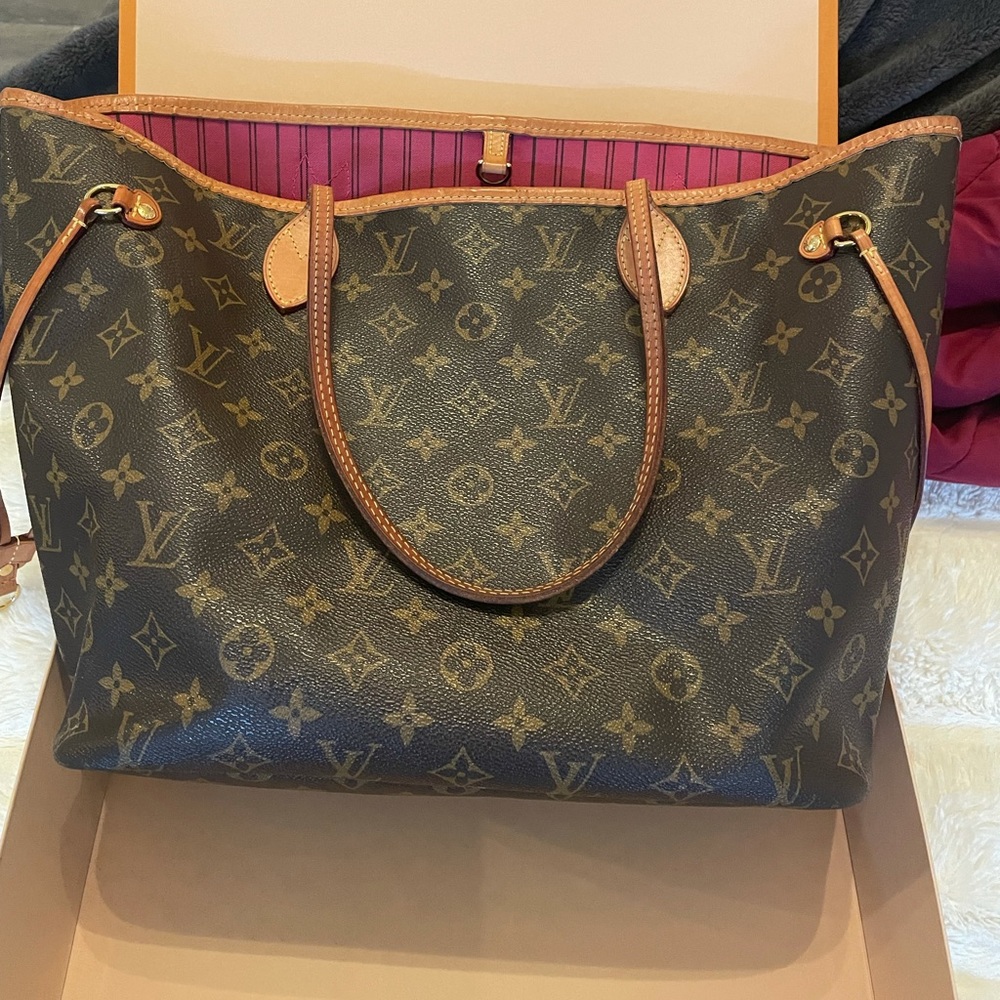 Louis Vuitton MM never full
